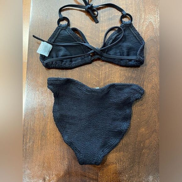 Hunza G Eva Bikini in Black - Picture 4 of 9